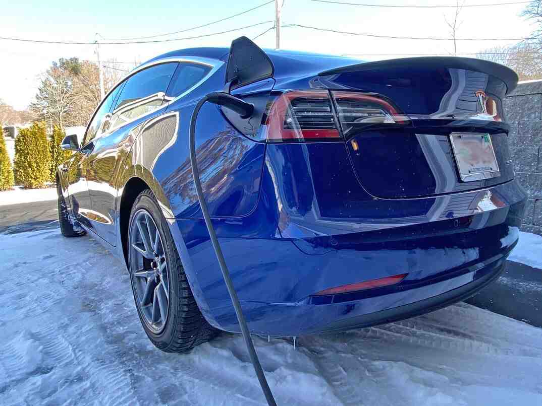 How do Teslas do in cold weather?