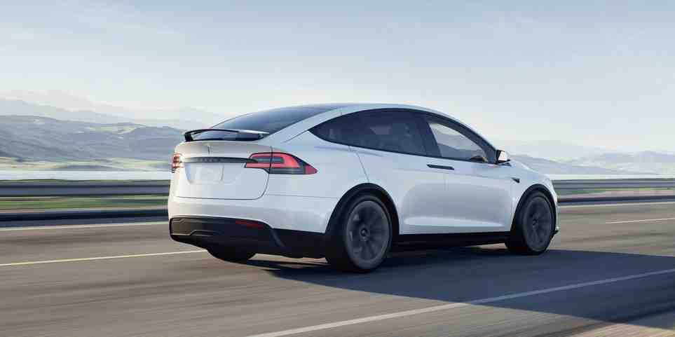 How much does it cost to charge a Tesla?