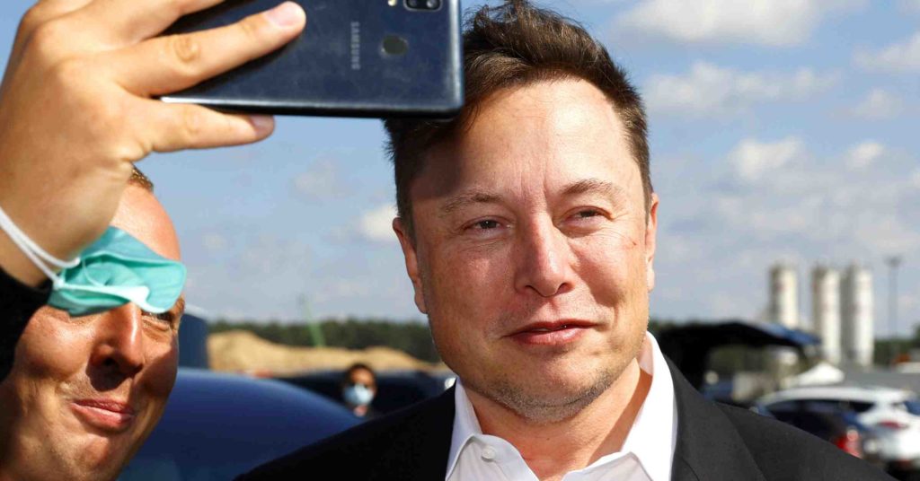 What phone does Elon Musk use?